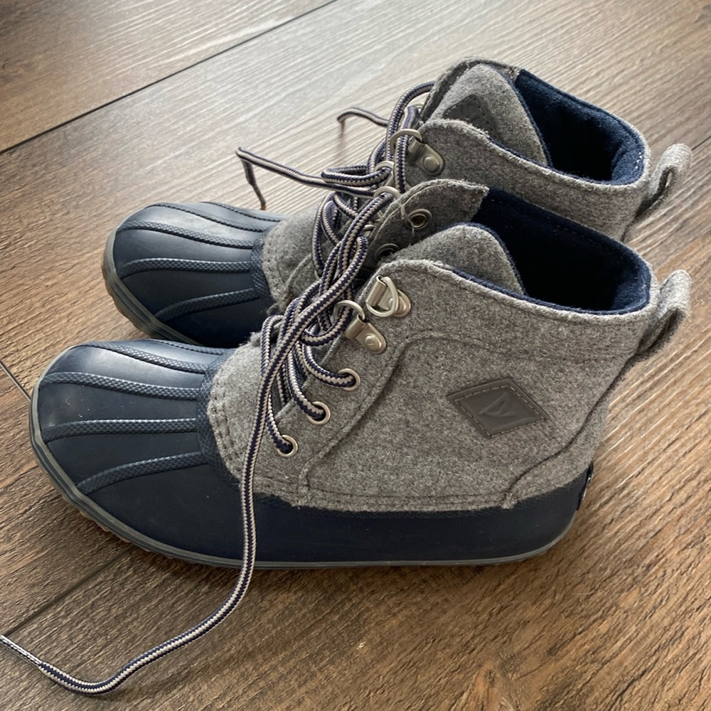 Boys sperry boots